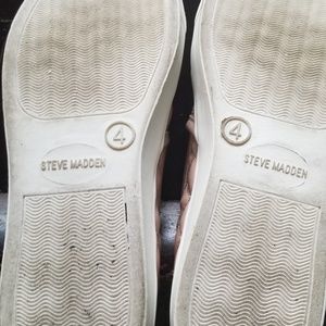 Steve Madden Shoes - Girls Steve Madden pink quilted slip on shoes Steve Madden Shoes - Girls Steve Madden pink quilted slip on shoes